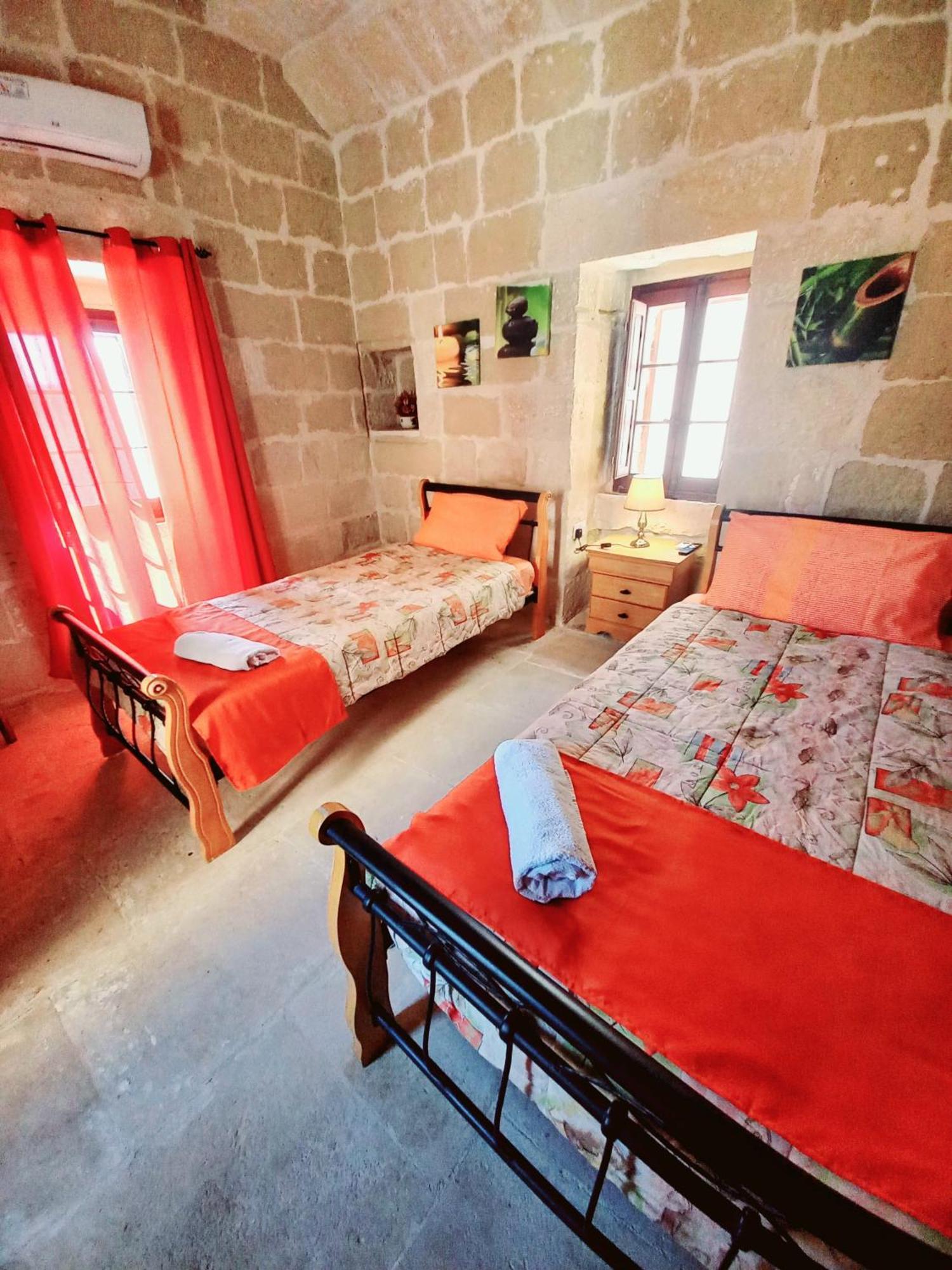 Ta Majsi Farmhouse With Indoor Heated Pool سان لاورينْتْسْ المظهر الخارجي الصورة